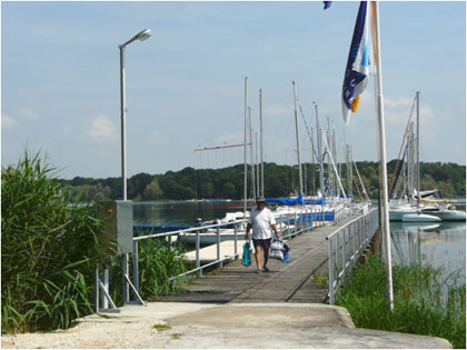 Le ponton avec garedecorps et clairage 